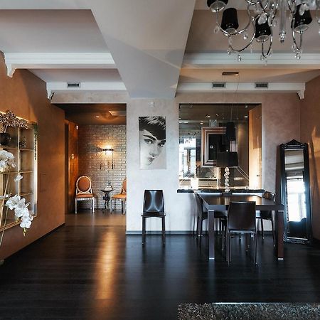 So Fashionable Apartment In The Heart Of 민스크 외부 사진