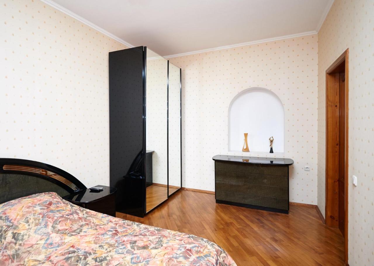 So Fashionable Apartment In The Heart Of 민스크 외부 사진