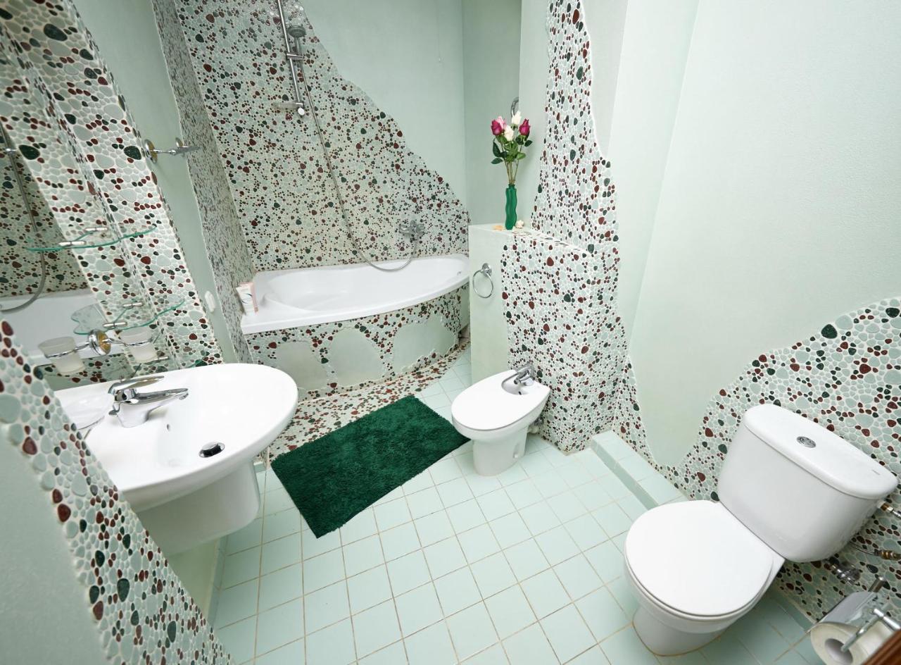 So Fashionable Apartment In The Heart Of 민스크 외부 사진