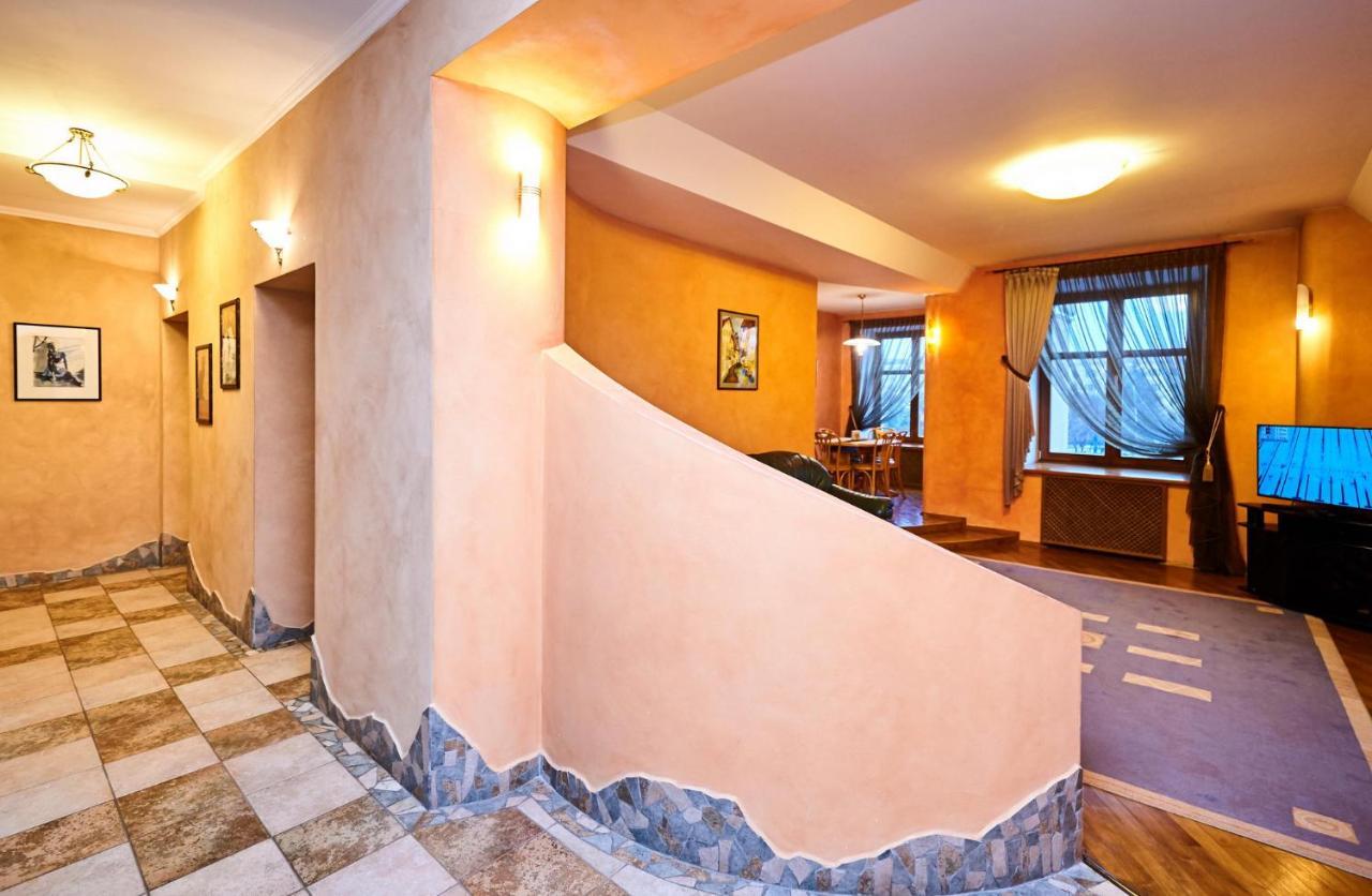 So Fashionable Apartment In The Heart Of 민스크 외부 사진